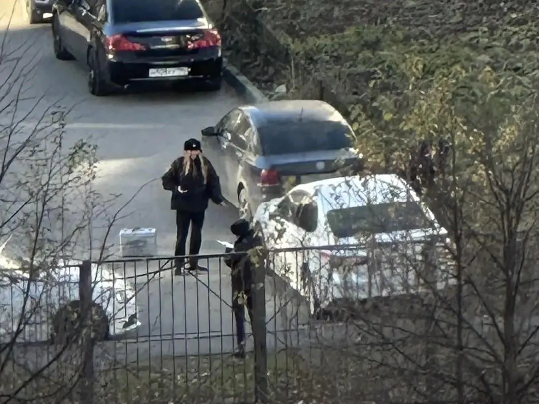 В Екатеринбурге задержали мужчину, повредившего шины более 10 машин