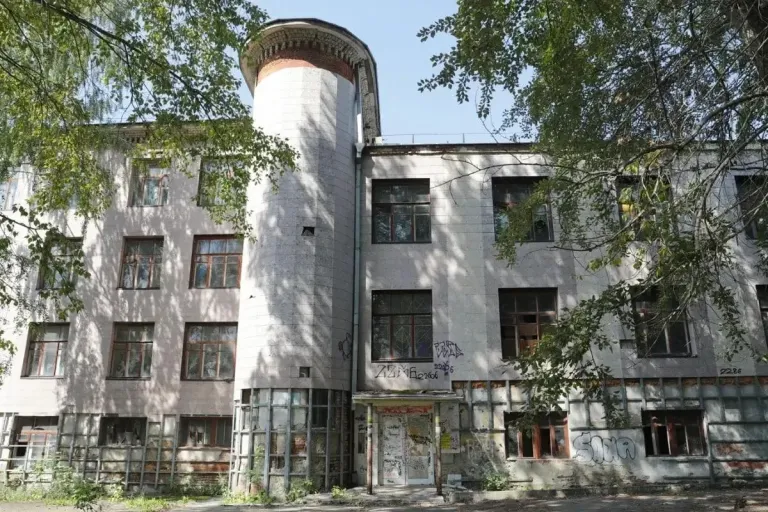 В здании штаба Уральского танкового корпуса в Екатеринбурге планируют открыть гостиницу