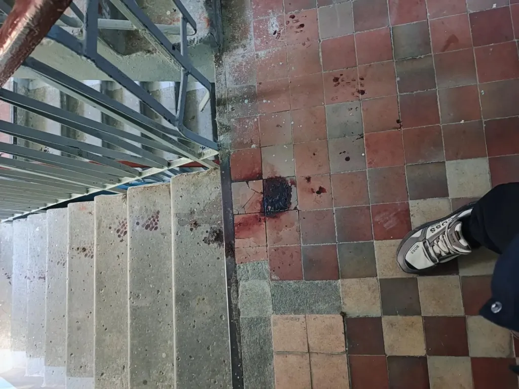 В Екатеринбурге двое пьяных с ножами ворвались в квартиру и угрожали женщине