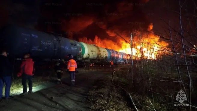 Под Екатеринбургом потушили пожар после схода 39 вагонов