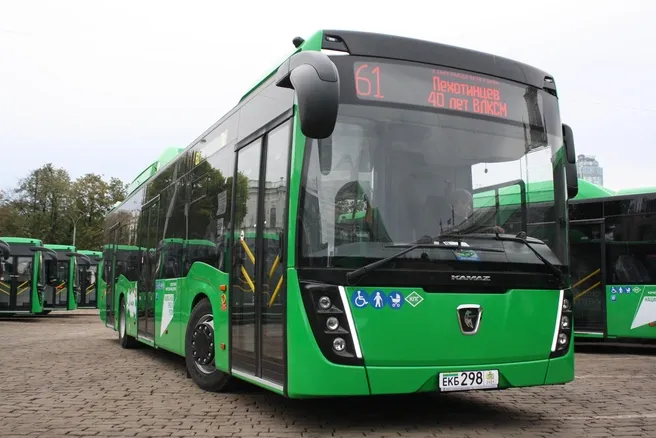 В Екатеринбург привезли первые 15 из 50 новых автобусов