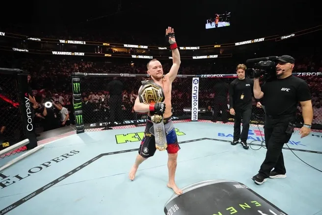 Уральский боец Пётр Ян защитил титул чемпиона UFC