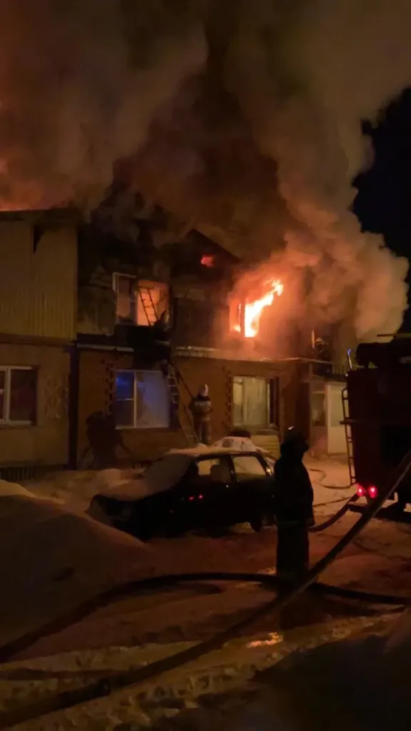 При пожаре в заброшенном здании в Красноуфимске нашли тело мужчины